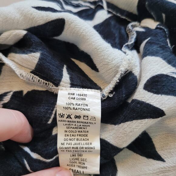 Elan Size S Leaf Print Mini Dress Black White Short Flutter Sleeve Cinched - Picture 11 of 11